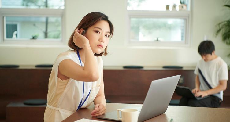 绝招教你成功挽回前女友（三个绝招让你赢回前女友的心）