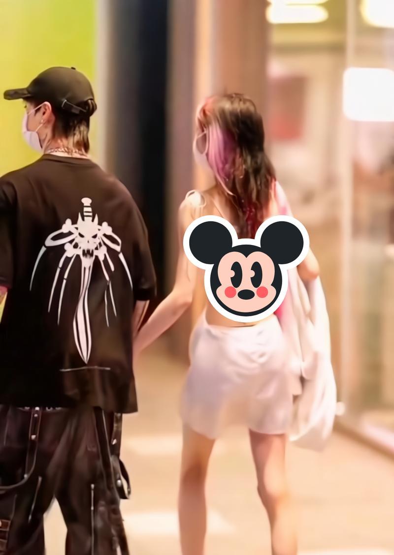 男友居然和两个女生同住（探究这种新兴的生活方式）