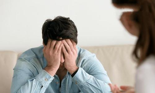 如何挽回出轨的老公（15个步骤教你如何面对出轨后回心转意的老公）