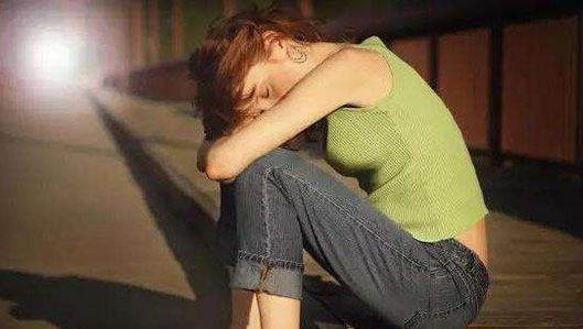 老公出轨初期如何挽回（情感危机中的女人如何应对）