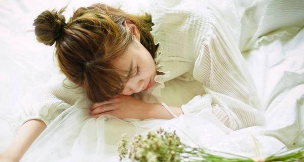 分手后挽回女友的三招？如何哄女孩让她回心转意？