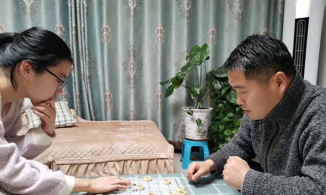 父母坚决反对我们在一起怎么办？如何处理家庭反对的爱情问题？