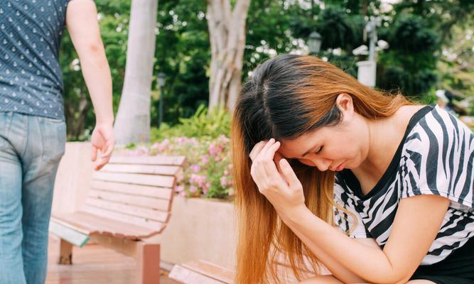 吵架后如何用暖心语句挽回女友？有效沟通技巧是什么？