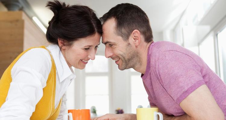 怀疑老公有外遇我应该怎么做呢？如何处理婚姻中的信任危机？
