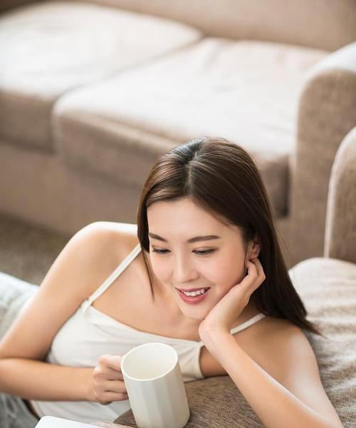 女人爱上一个男人的标准是什么？如何判断女性的爱慕之情？
