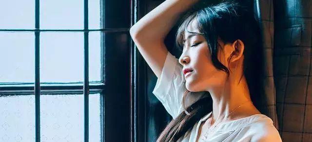 面对老公外遇妻子应该怎么办？如何处理婚姻危机？