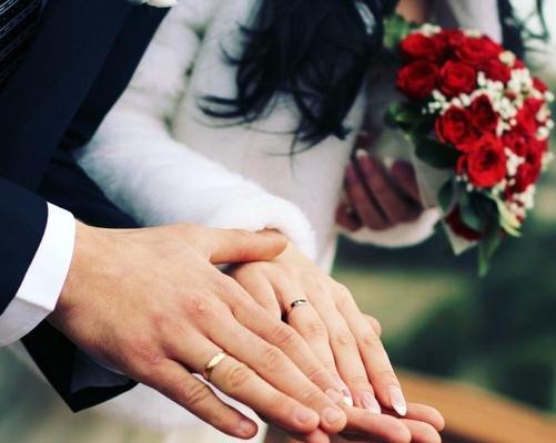 面对老婆出轨和离婚要求，我该如何应对？