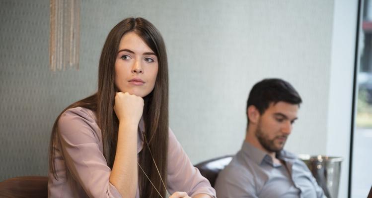 老婆出轨了该怎么挽回她的心？有效沟通和信任重建的方法是什么？