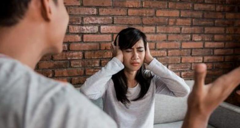 老婆出轨了还有必要挽留吗？如何处理婚姻中的背叛问题？