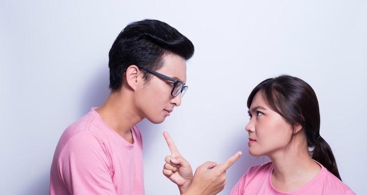 老婆出轨了要不要挽回？如何处理婚姻中的背叛问题？