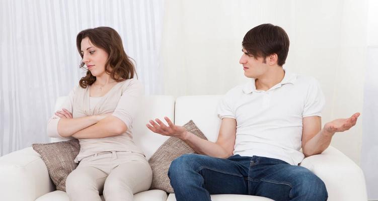 面对老婆出轨的痛苦该怎么办？如何处理婚姻危机？
