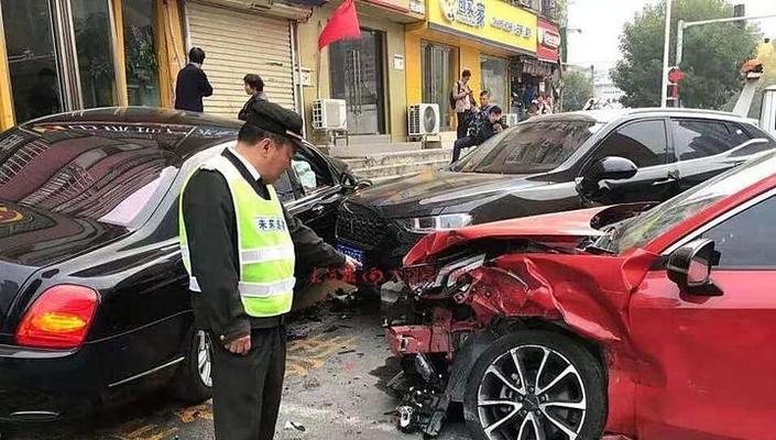 老婆出了车祸我该怎么办？第一时间应该采取哪些措施？