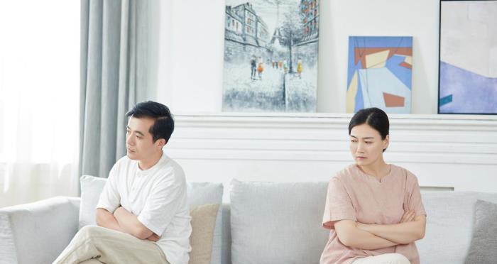 老婆和我冷战怎么办？有效沟通技巧和解决方法是什么？