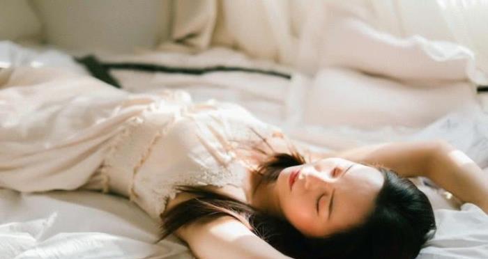女朋友变心爱上别人了我要怎么挽回？挽回爱情的有效方法有哪些？