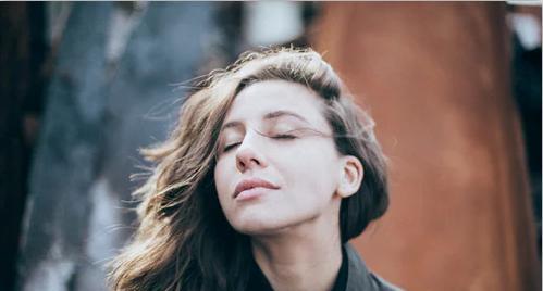 女朋友没有安全感怎么办？如何增强她的安全感？