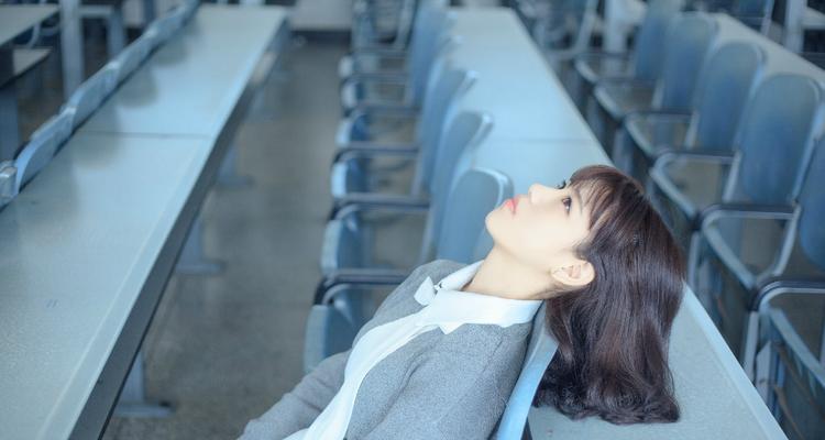 女朋友觉得我很束缚她怎么办？如何改善关系中的束缚感？