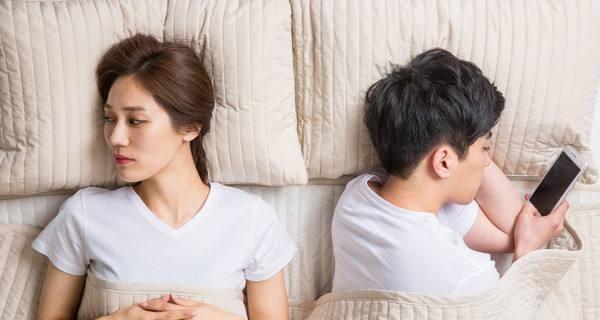女朋友劈腿了有必要挽回吗？如何处理感情背叛的困境？