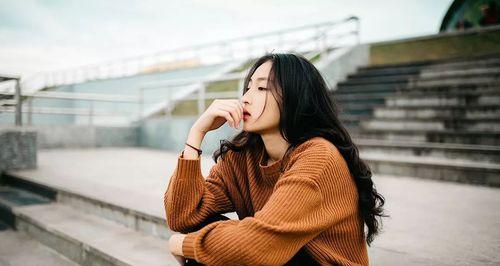 女朋友缺乏安全感要分手怎么办？如何重建信任挽回爱情？