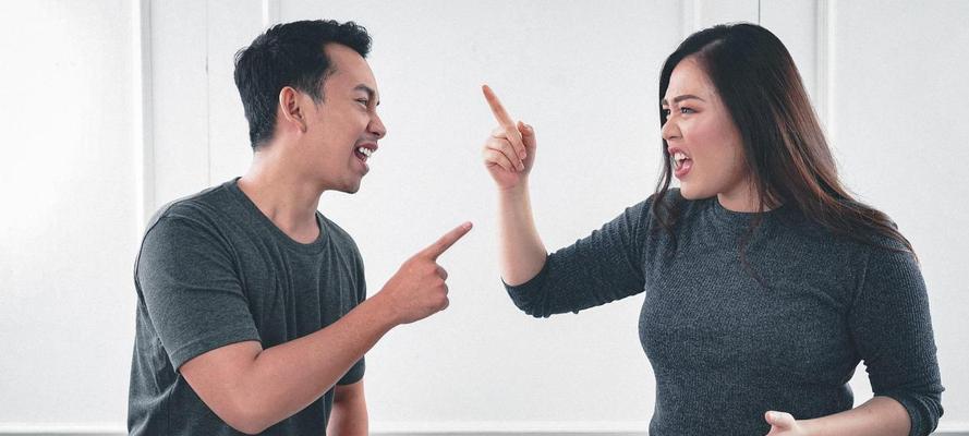 女朋友说我控制欲强要跟我分手怎么挽回？挽回爱情的有效方法有哪些？