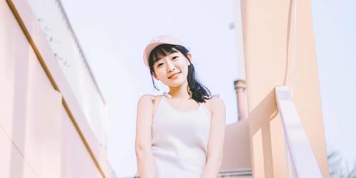 如何平衡陪伴与物质需求满足女朋友？