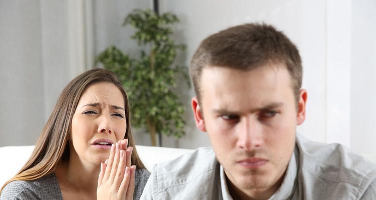 女人出轨后会有哪些明显的表现？如何识别这些迹象？