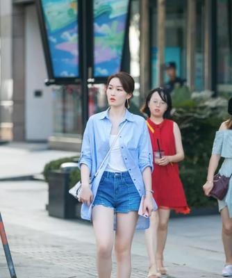 如何改善与男友姐姐的关系？化解成见的策略是什么？