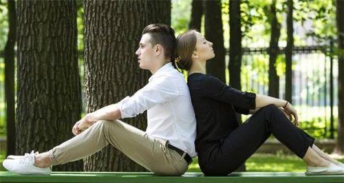 如何巧妙回复对方说很忙？高情商应对策略是什么？