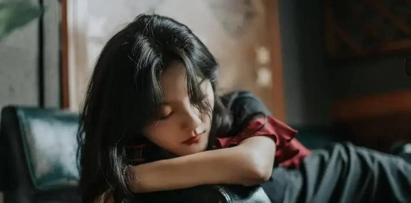 分手后发信息给他合适吗？如何处理情感后遗症？